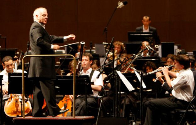  - Barenboim y su orquesta triunfan