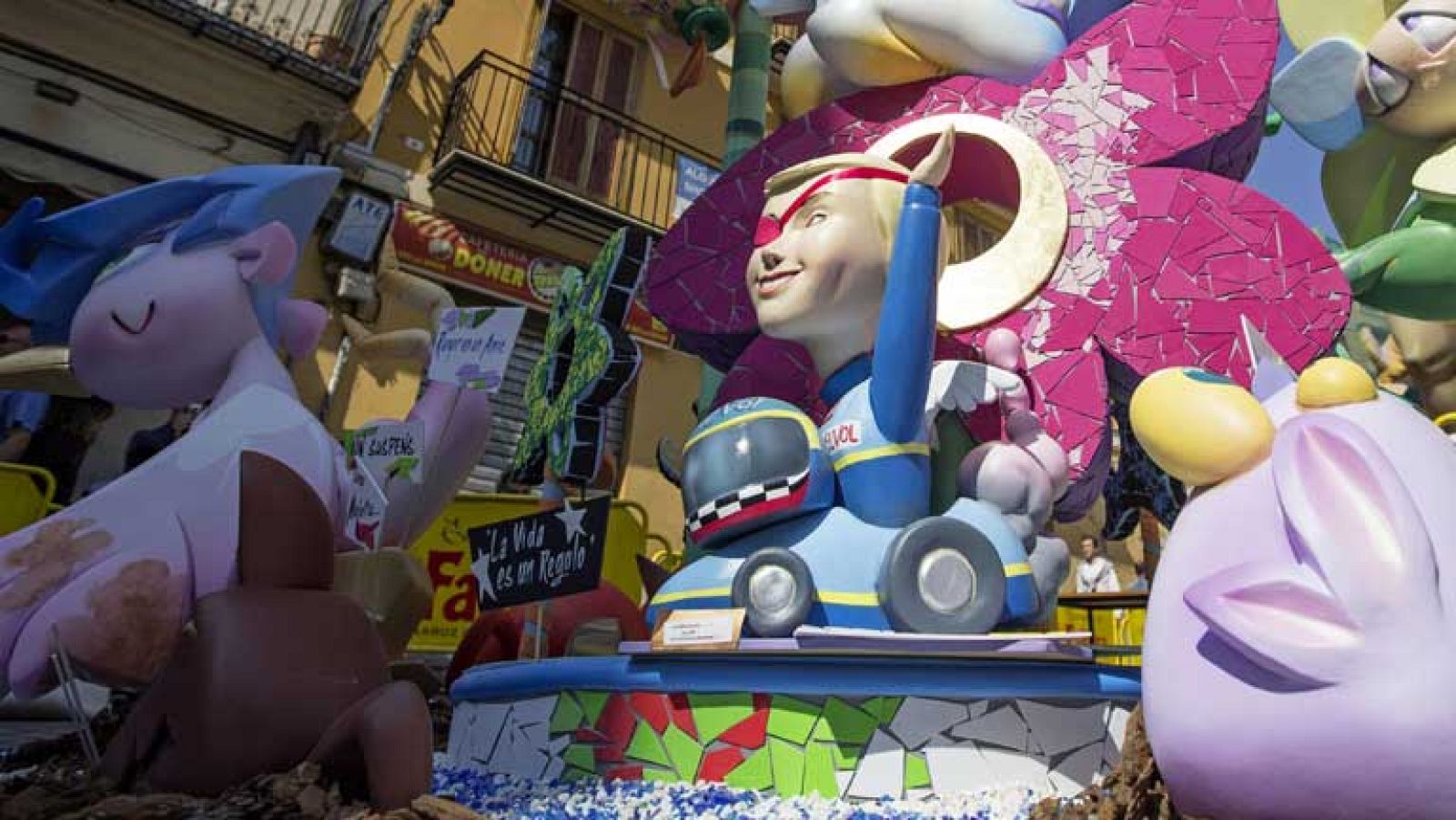 El ninot de María de Villota se salva del fuego en las Fallas