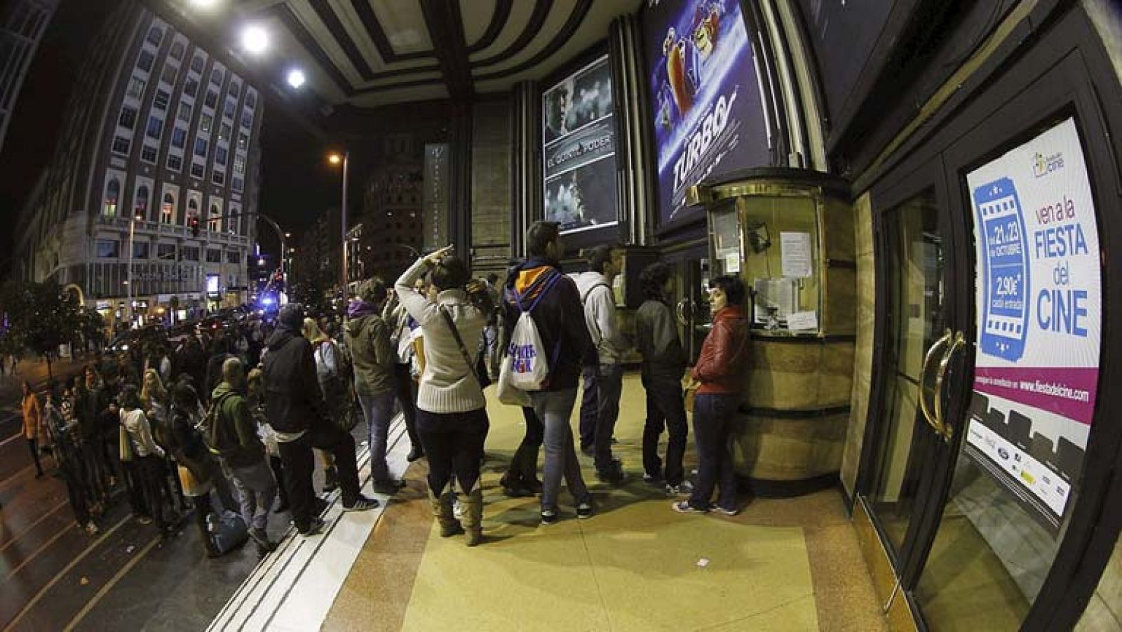 Rajoy tomará alguna "decisión" sobre el IVA cultural, que Rubalcaba califica de "castigo" - Informativo 24h | Ver