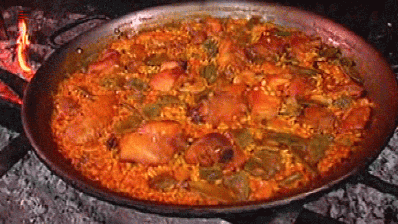 España Directo- Paella de pollo con conejo