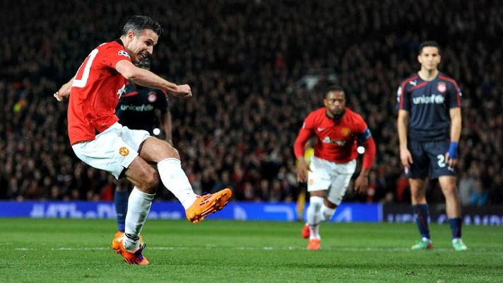 Champions League - Van Persie abre el marcador de penalti (1-0)