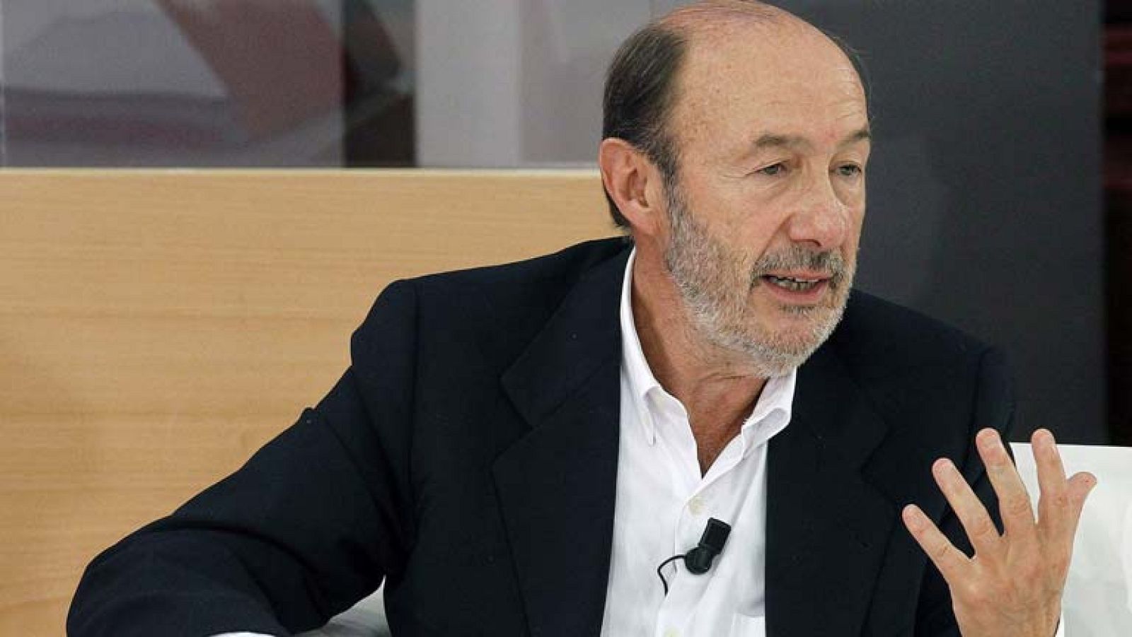 También desde el PSOE e IU tienen mensajes de cariño para la familia Suárez