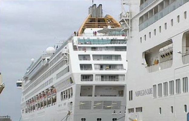  - Cruceros de lujo atracan en Vigo