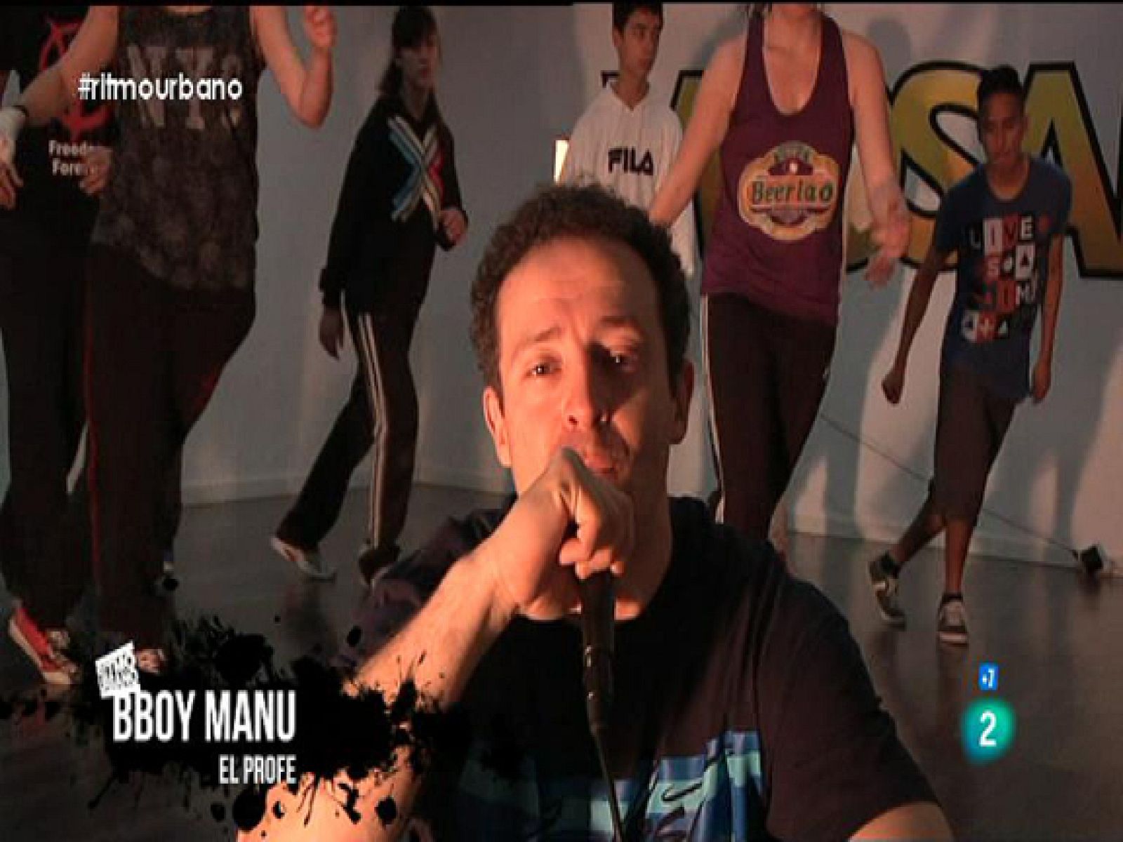  Bboy Manu y Bboy Vento nos enseñan a hacer un kick out y comandos.