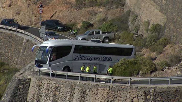Telediario 1 - Muere un turista italiano en un accidente de autobús