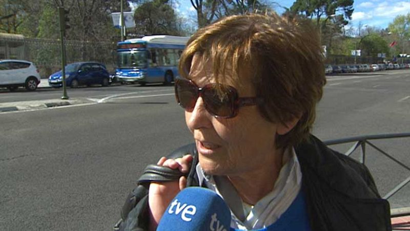 La muerte de Suárez llena las conversaciones de las calles españolas