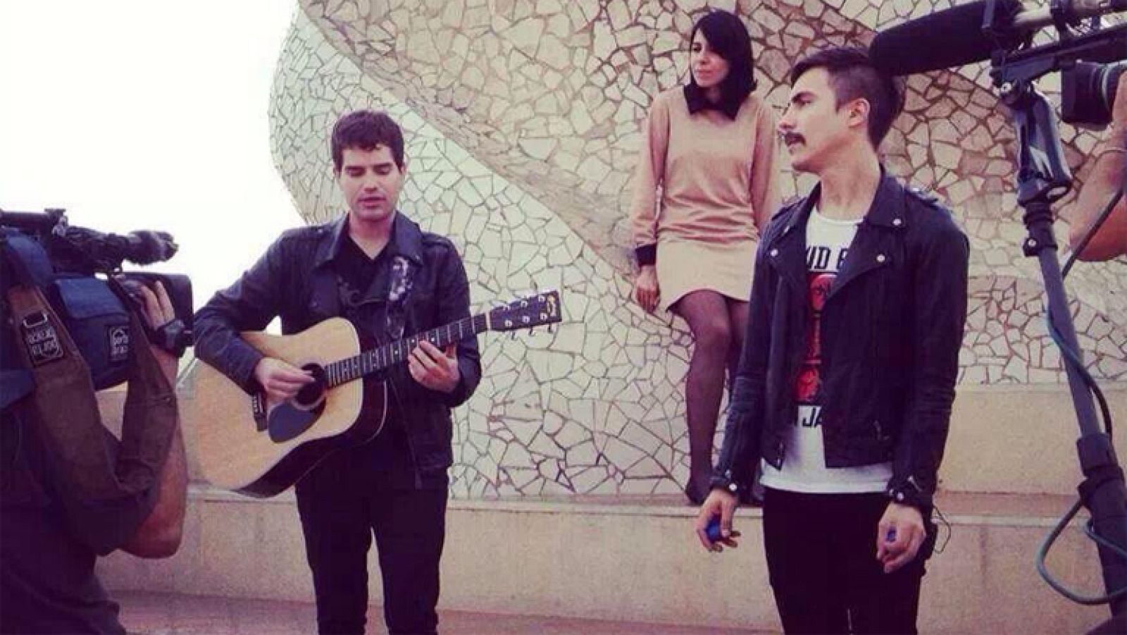 Dorian canta "Los amigos que perdí" en La Pedrera - Ver ahora