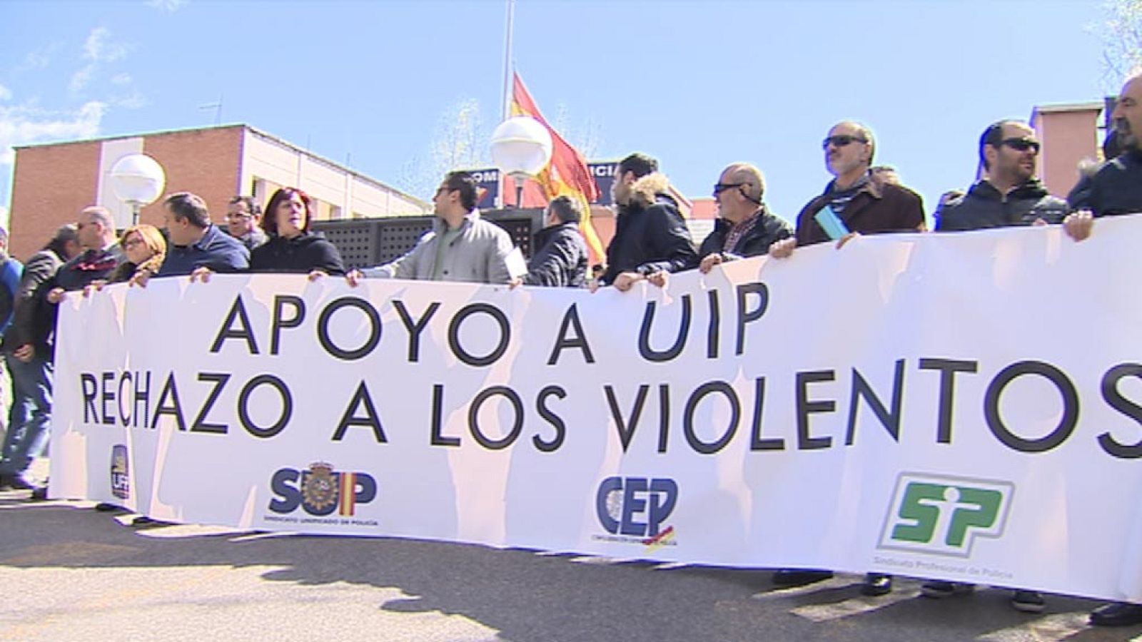 Unos 600 antidisturbios piden depurar responsabilidades por incidentes el 22M - Informativo 24h | Ver