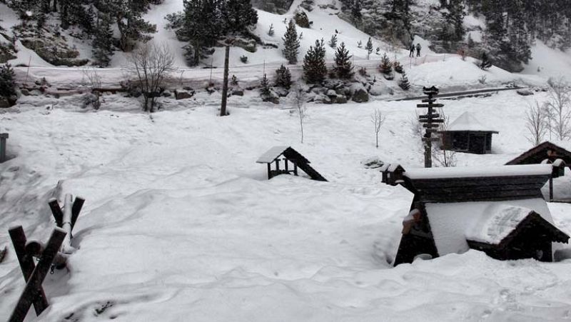 En España, 33 provincias están en alerta por mala mar, viento o nieve