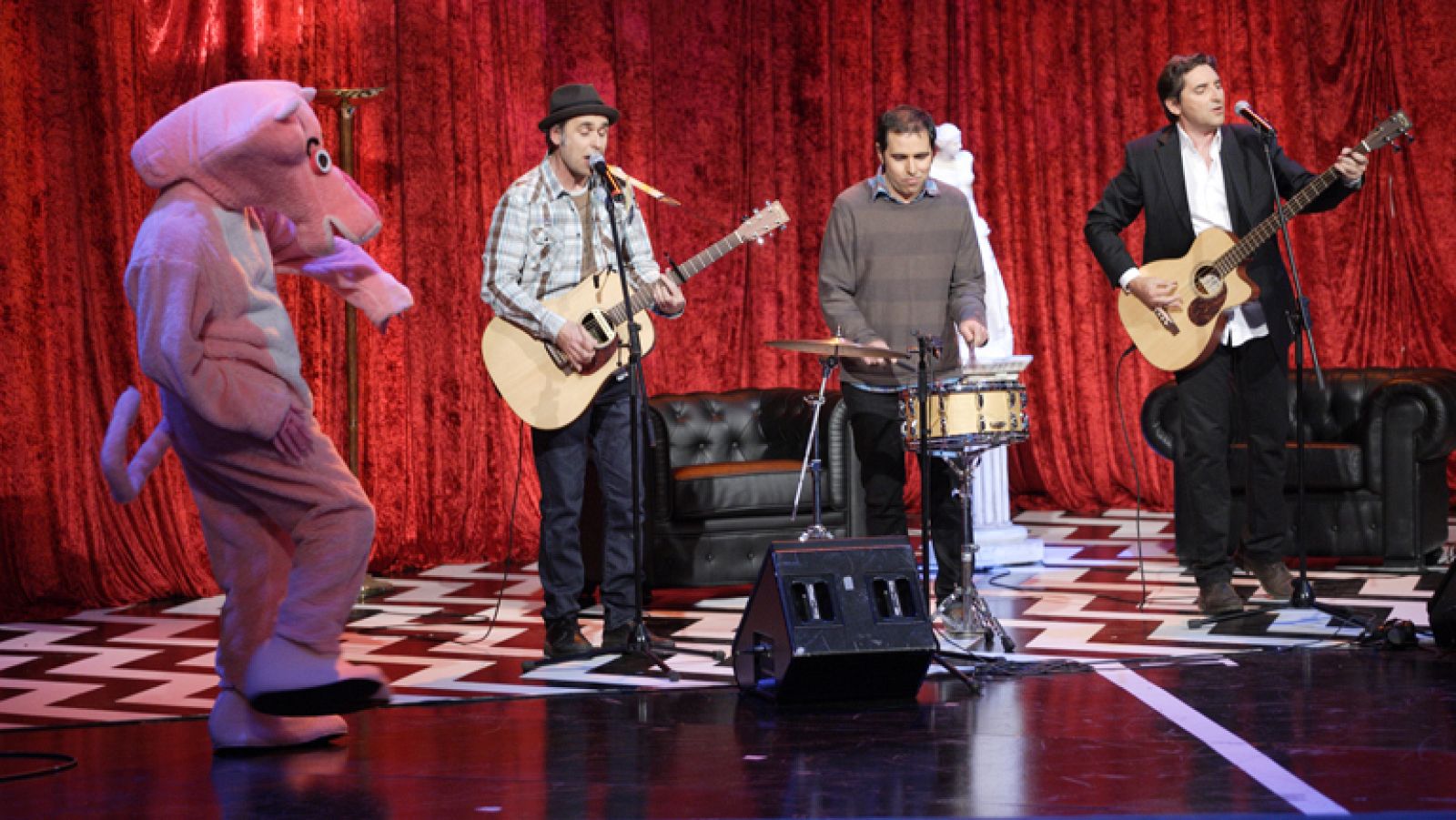 Los Hermanos Dalton homenajean a La Pantera Rosa - Ver ahora