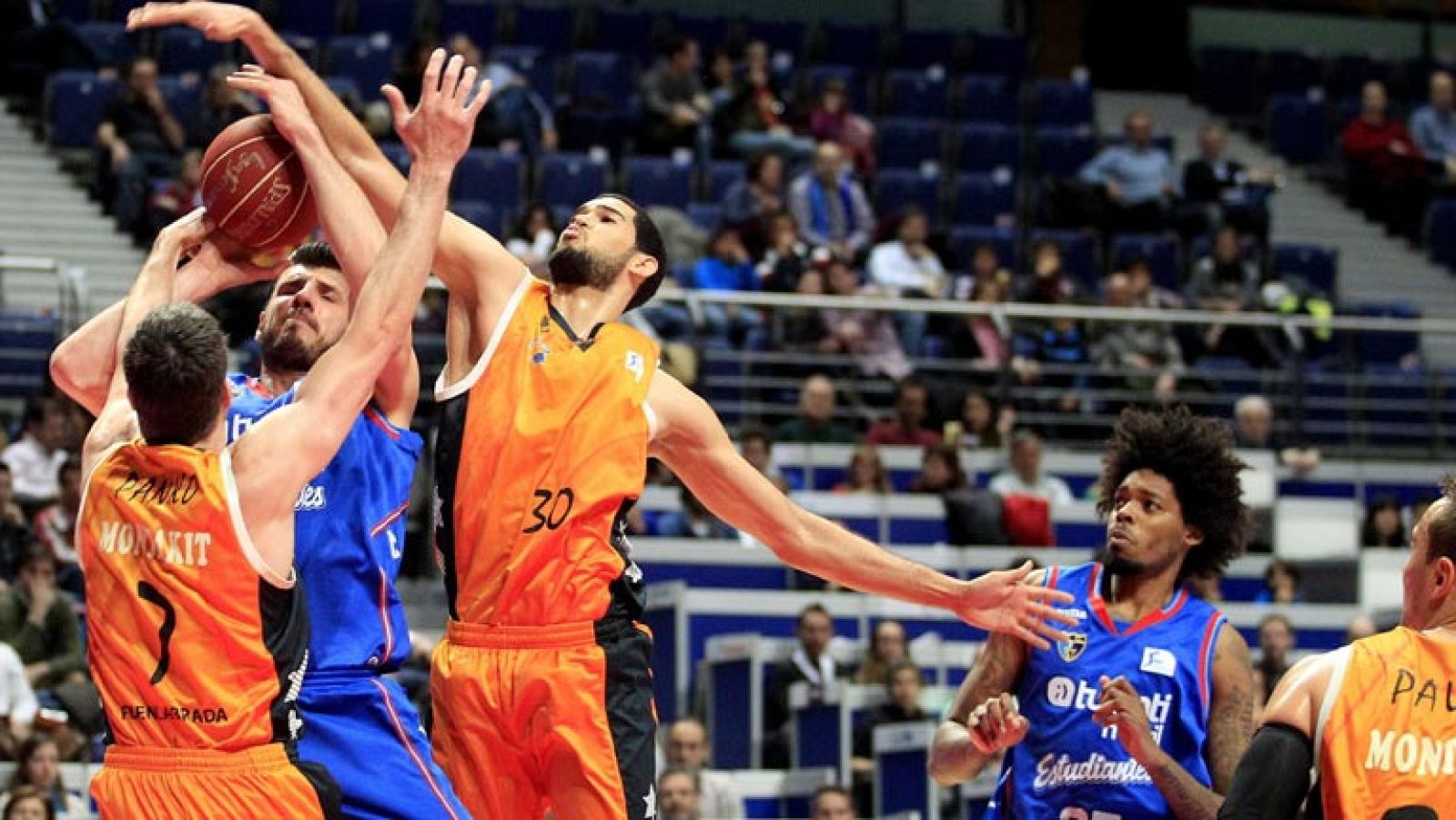 Tuenti Móvil Estudiantes 86 - Baloncesto Fuenlabrada 66