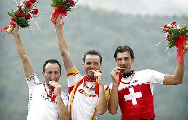  - Samuel Sánchez recibe el oro