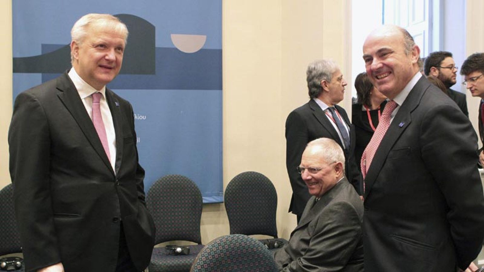 De Guindos admite que la inflación baja plantea "algunas dificultades" a España