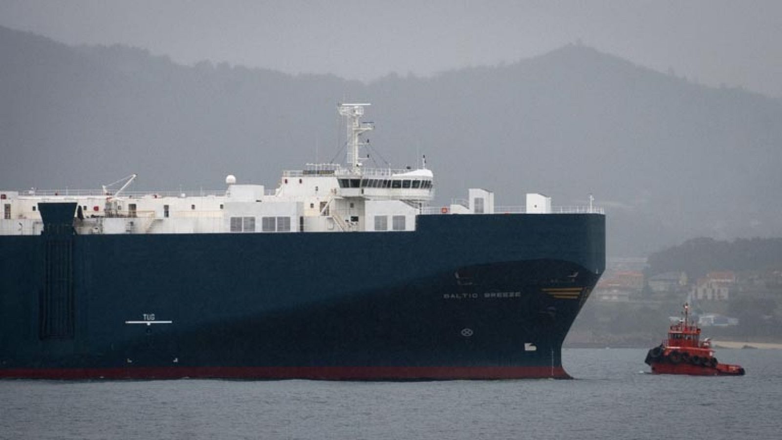 Siguen las tareas de búsqueda  de los dos pescadores desaparecidos en Vigo - Informativo 24h | Ver