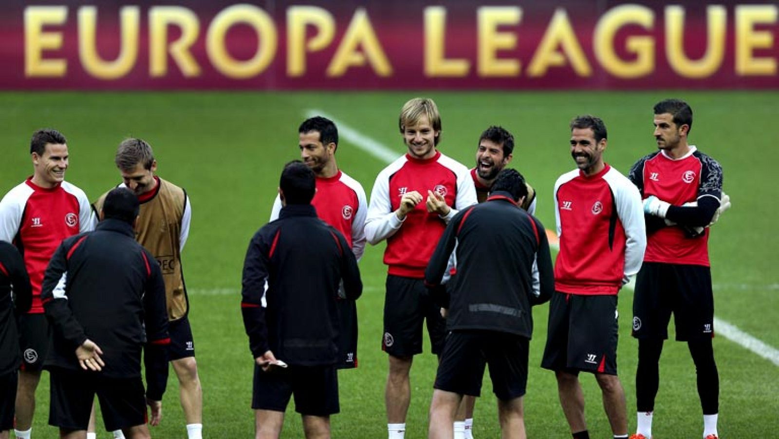 El Oporto y el Sevilla, dos bicampeones de la antigua Copa de la UEFA -los portugueses en 2003 y 2011, y los españoles en 2006 y 2007-, buscarán sacar un buen resultado en la ida de los cuartos de final de la Europa League, en una competición en la q