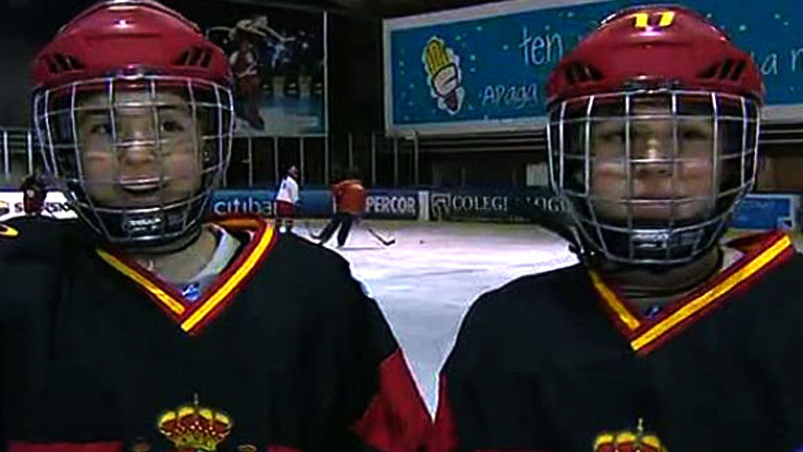 Hasta cuatro parejas de hermanas forman parte de la selección española de hockey femenino que ha conseguido la medalla de bronce en el Mundial B celebrado en Islandia.