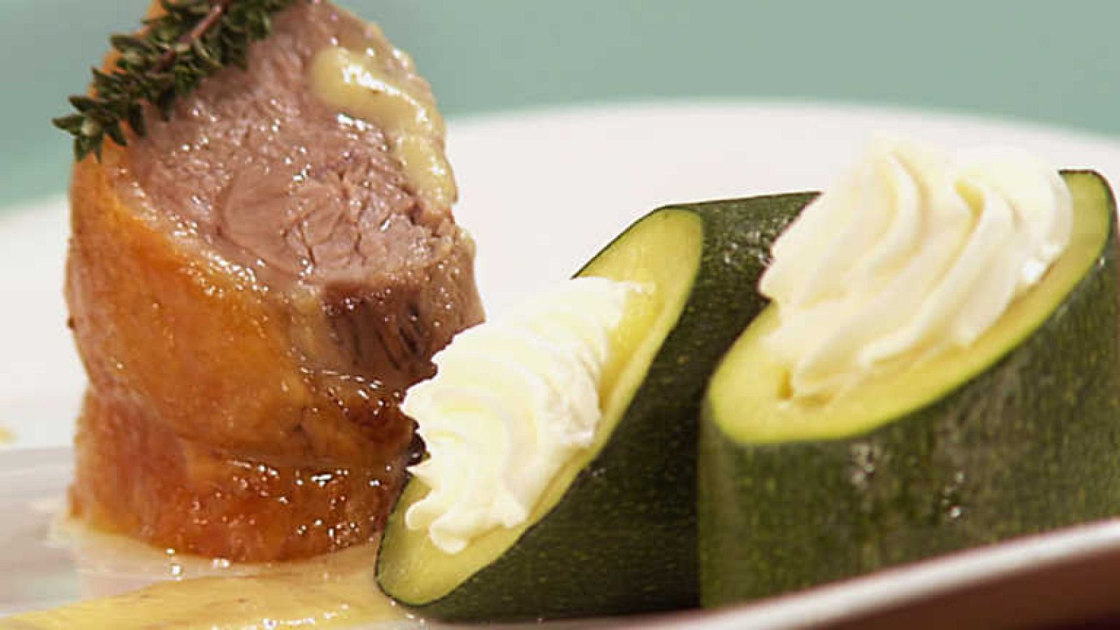 Cocina con Sergio - Cordero asado con salsa de manzanas  - Ver ahora