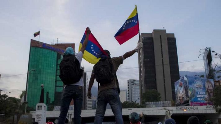 Telediario 1 - Venezuela se queda sin material antidisturbios español