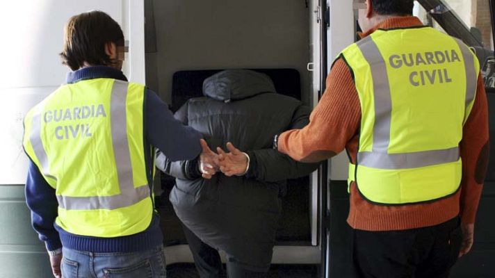 Telediario 1 - Desarticulada una red de armas