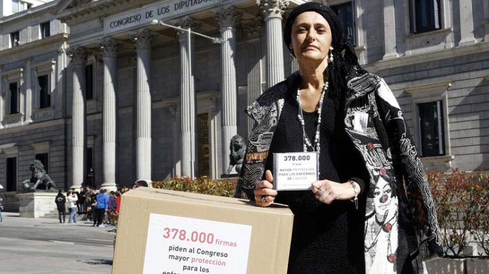 Telediario 1 - Entrega de firmas en el Congreso