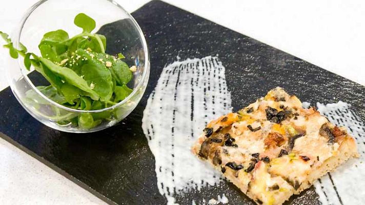 RTVE Cocina - Pizza casera a los 4 quesos con crema de orégano