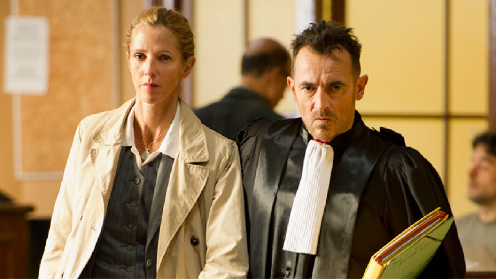 '9 meses... de condena!', el "drama divertido" y negro de los juzgados | Ver