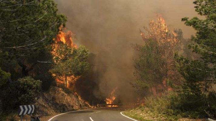 Telediario 1 - Incendio fuera de control en Es Cubells, en Ibiza