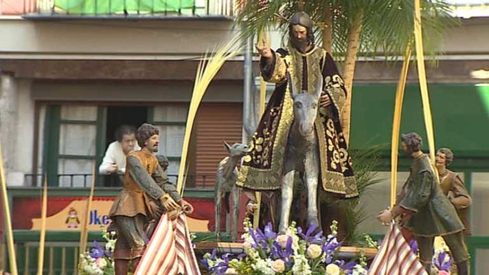 Telediario 1 - Procesiones en toda España celebran el domingo de Ramos