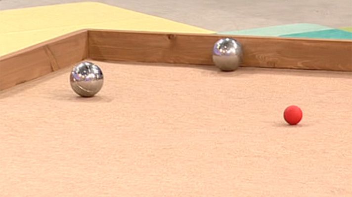 Entre todos - Toñi Moreno y Carlos Iglesias juegan a la petanca