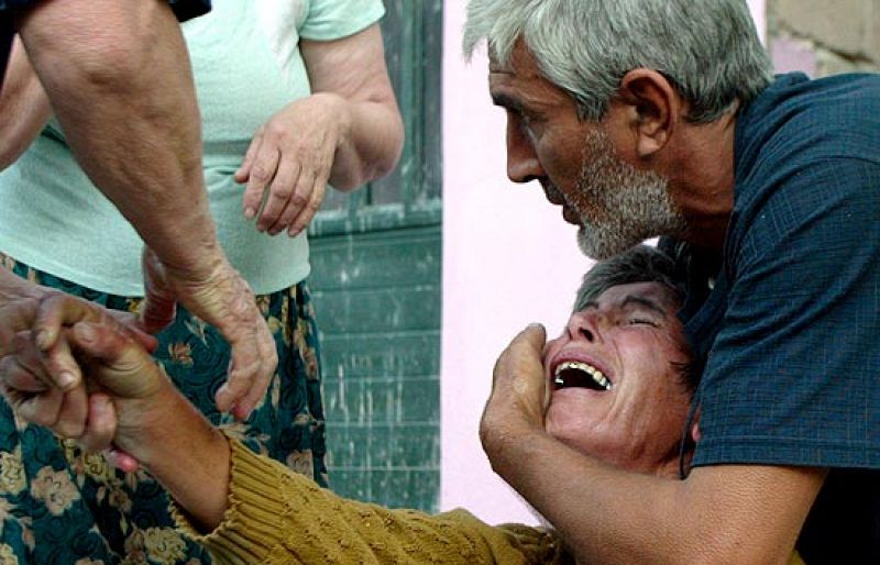 Rusia mantiene sus ataques pese al alto el fuego de Georgia.