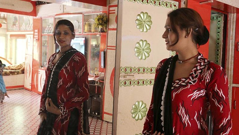 La India reconoce a los transexuales como un "tercer género" - Informativo 24h | Ver