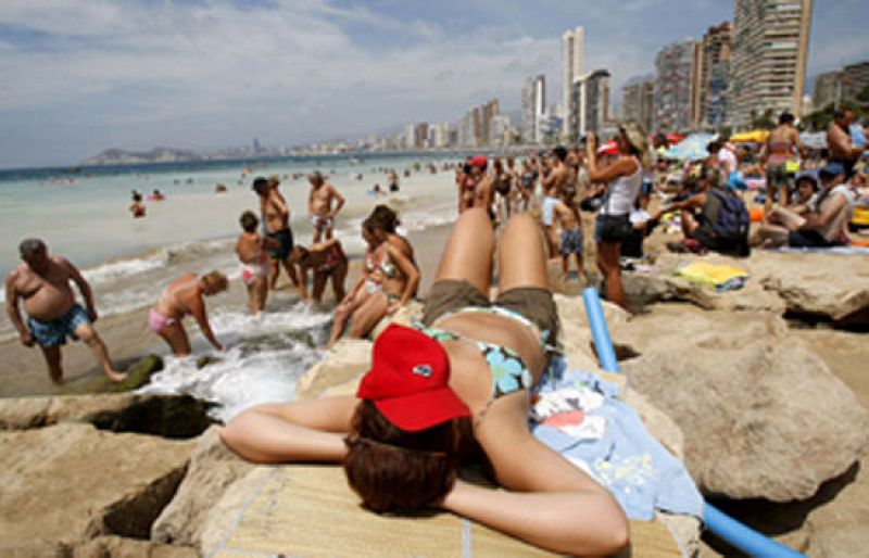 Irse de vacaciones por poco dinero contratando a última hora | Ver