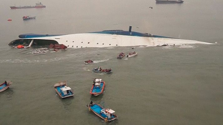 Telediario 1 - El mayor naufragio en décadas en Corea del Sur deja casi 300 desaparecidos