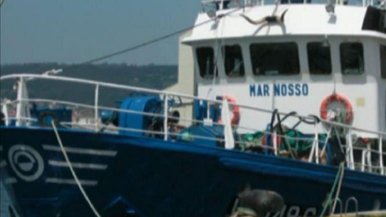 Dos marineros mueren y tres están desaparecidos por el naufragio de un pesquero en la costa de Asturias