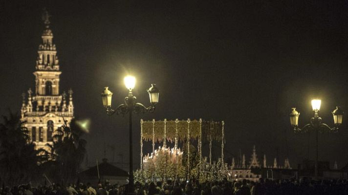 Informativo 24h - Procesiones y fieles llenan las calles españolas en Jueves Santo