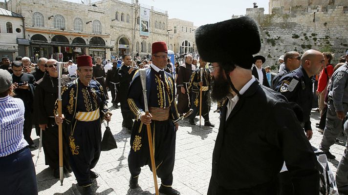 Telediario 1 - Cientos de cristianos acuden a Jerusalén para vivir el Vía crucis