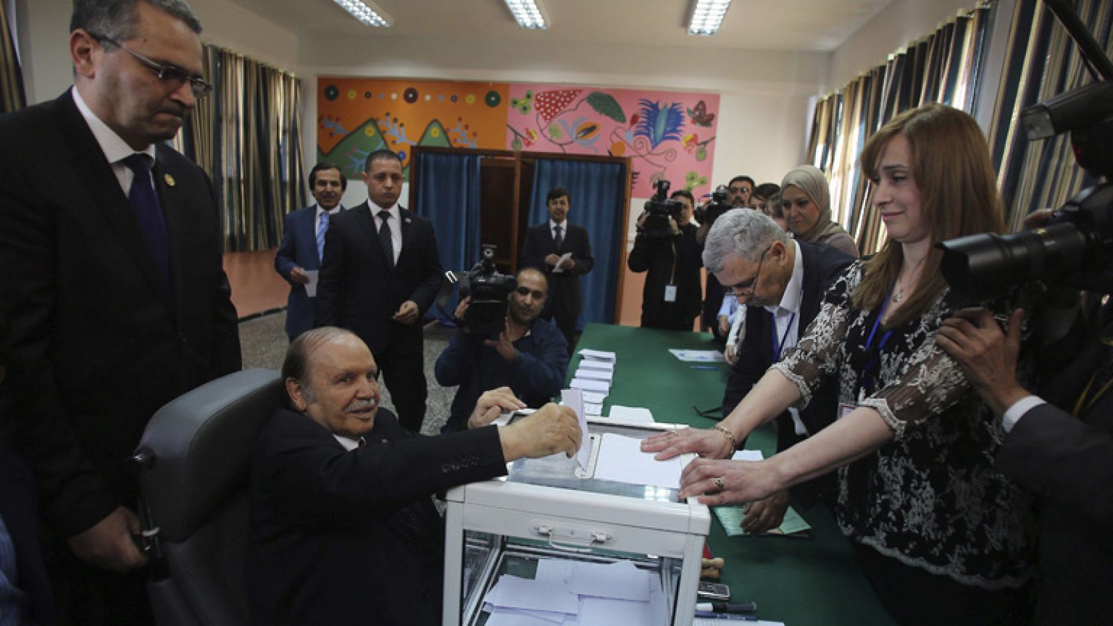 Buteflika se impone en las elecciones presidenciales argelinas con un 81% de los votos