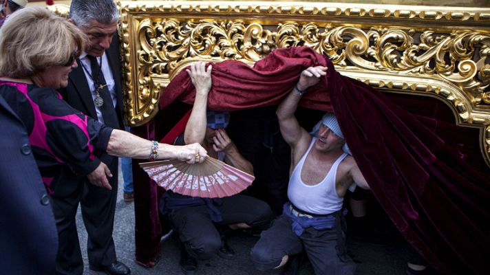 Telediario 1 - Además de la fe, los costaleros comparten los problemas de espalda