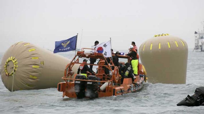 Telediario 1 - Detenido el capitán del ferry surcoreano