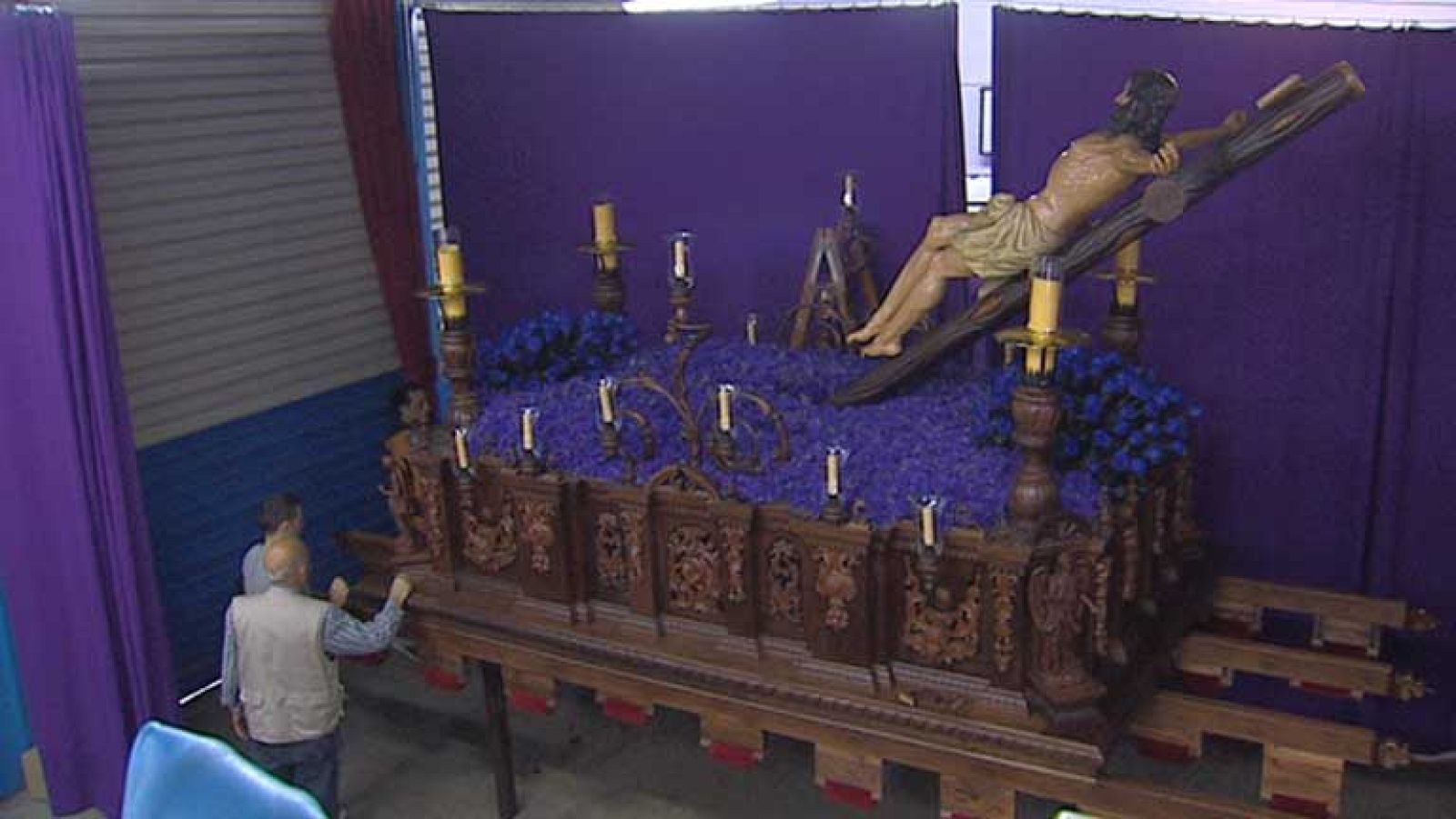 La procesión laica vuelve a llenar las calles de Hospitalet de Llobregat