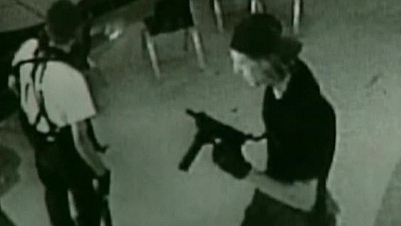 Se cumplen 15 años de la matanza de Columbine - Informativo 24h | Ver