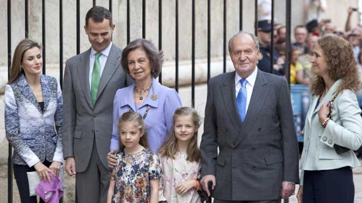 Telediario 1 - La Familia Real asiste a la misa del Domingo de Resurrección