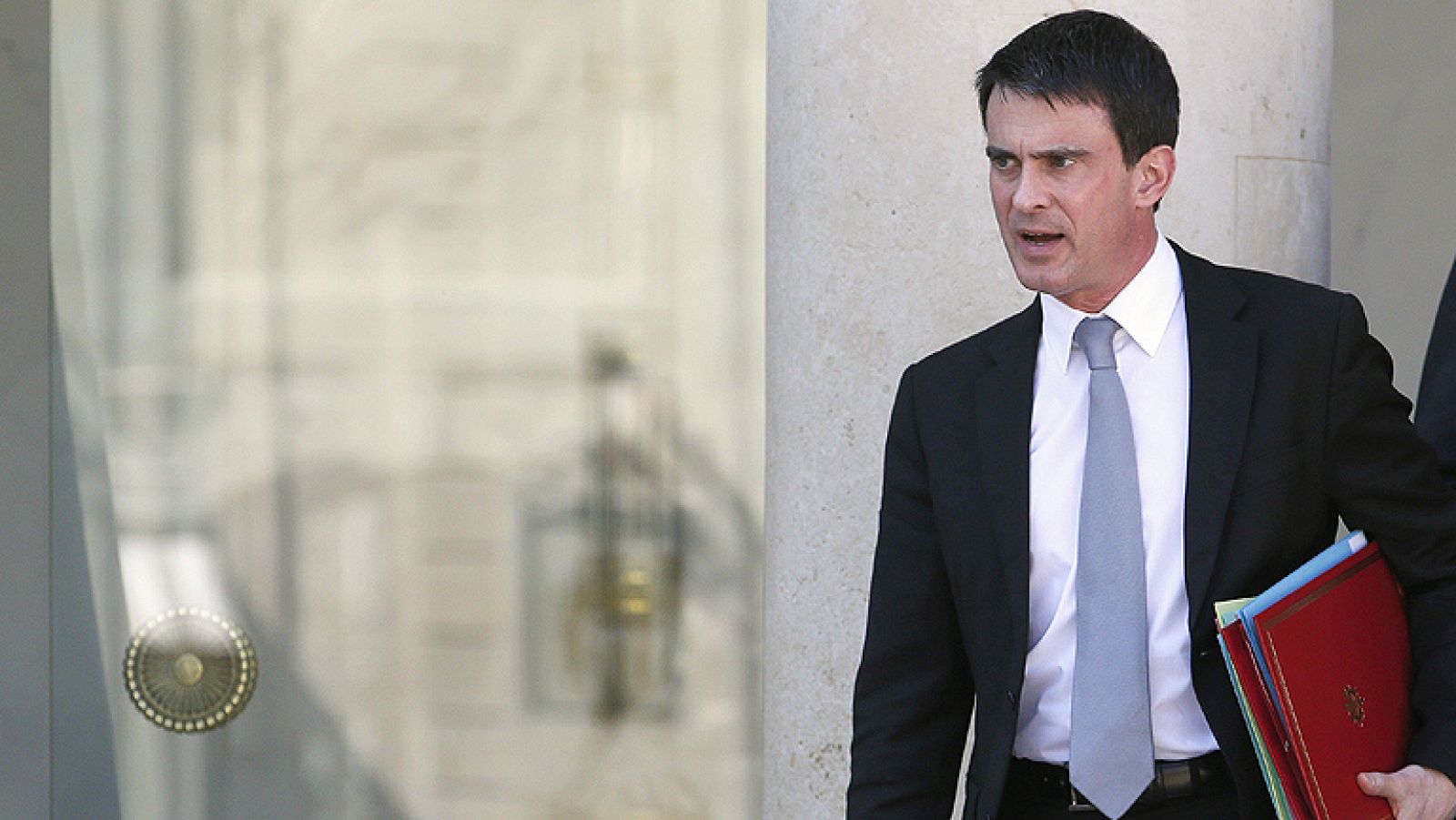 Diputados socialistas de Francia rechazan el plan de austeridad de Valls | Ver