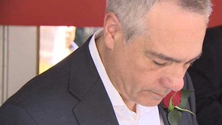 Telediario 1 - Pere Navarro anuncia renovación en el PSC