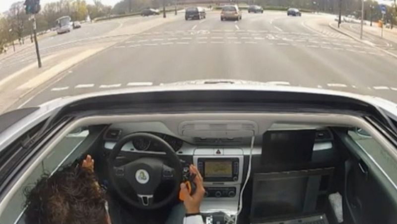 Google, Volvo o Mercedes, trabajan para desarrollar lo antes posible coches que no necesiten conductores