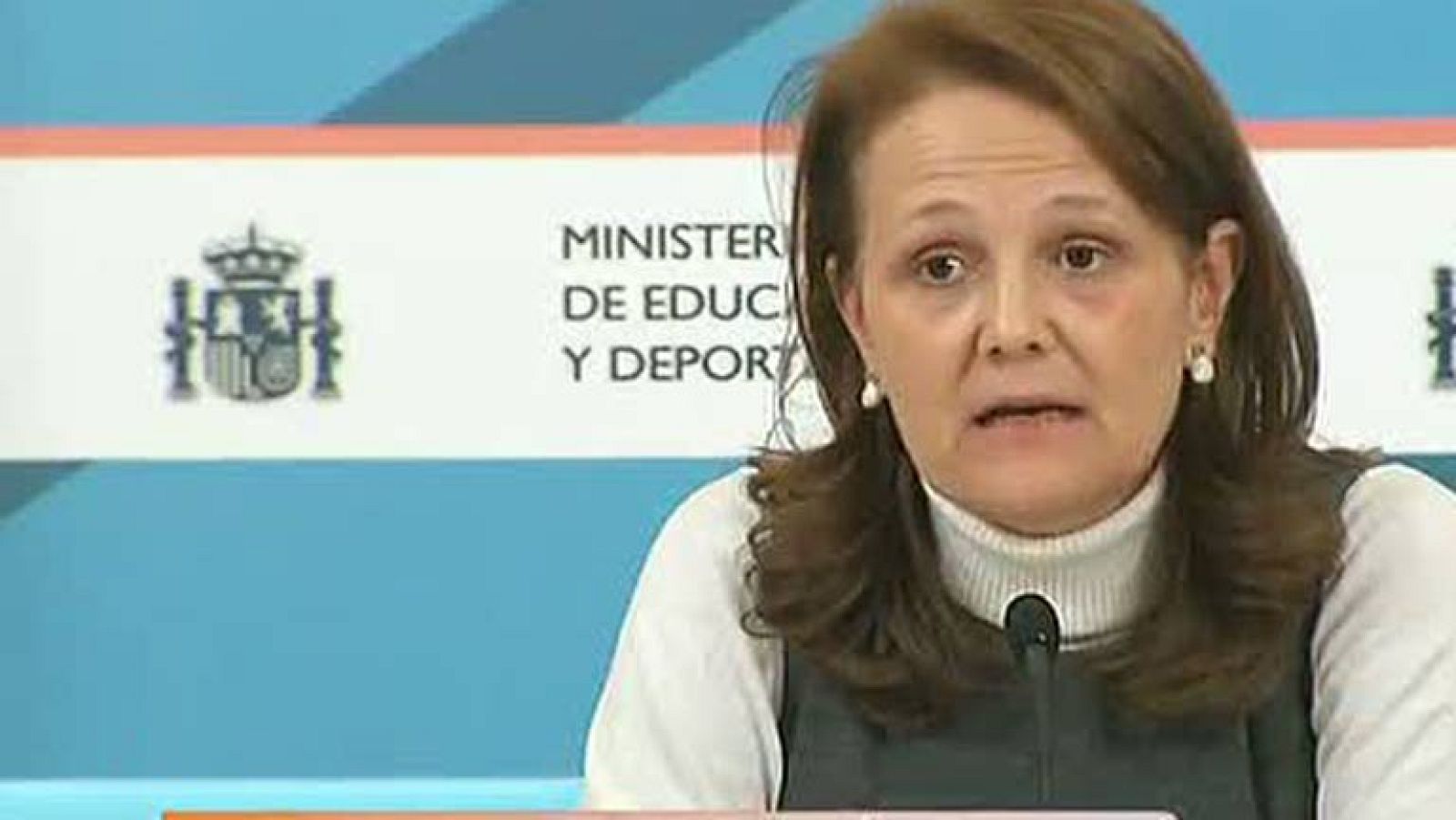 Los universitarios con beca reciben este curso 300 euros menos de media que el anterior