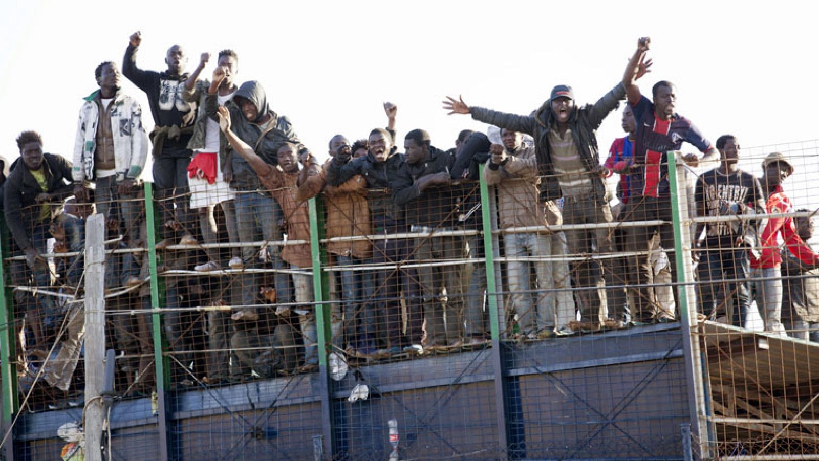 El Gobierno confirma que 21 subsaharianos han logardo saltar la valla de Melilla