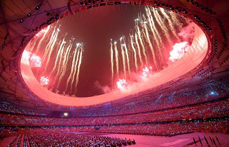 Pekín ha confesado que parte de la espectacular ceremonia inaugural estaba grabada, como las 'pisadas' realizadas con fuegos artificiales.