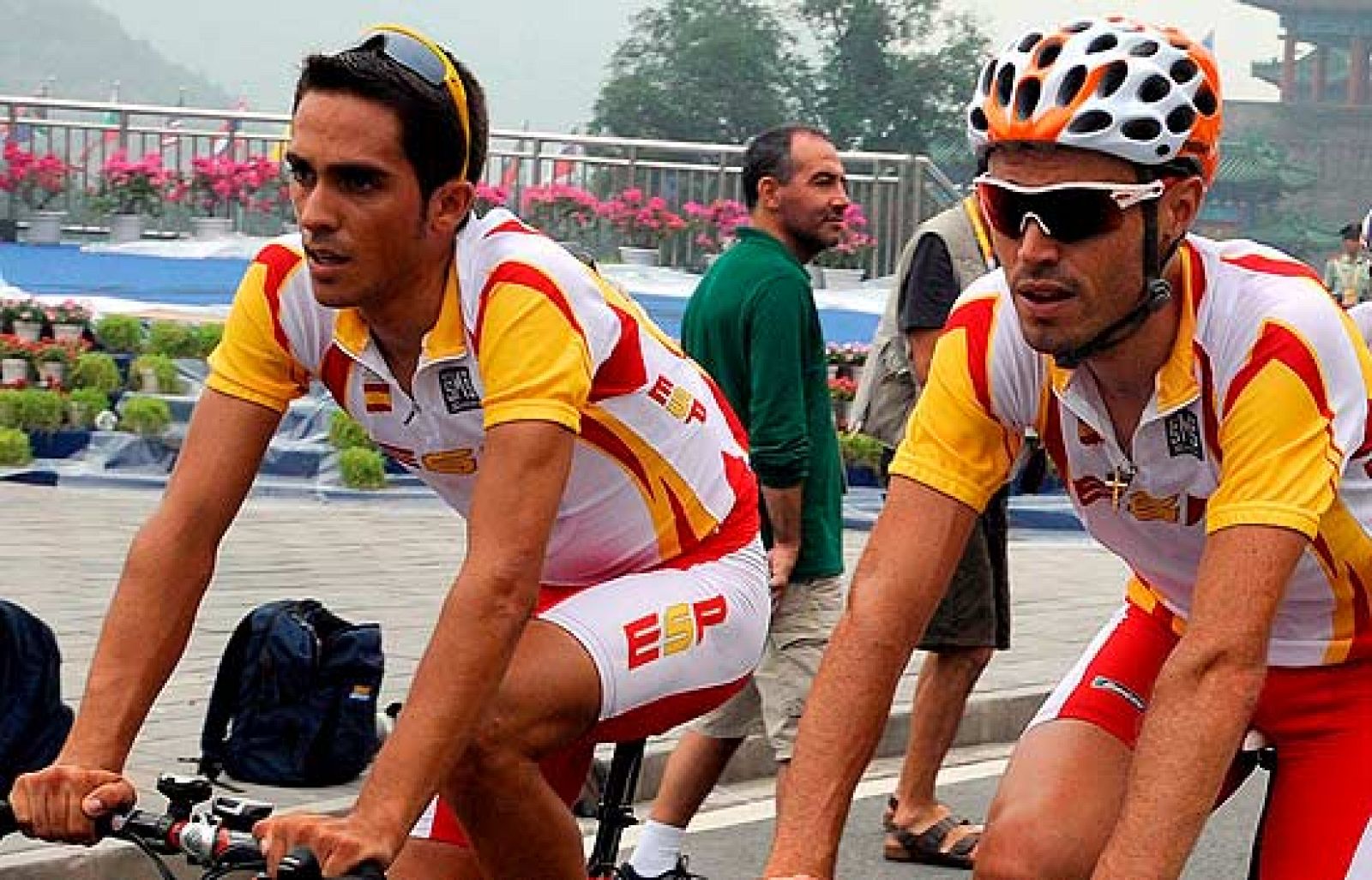 Los ciclistas españoles lucharán por medalla en la prueba contra el crono, mientras que Nadal disputará con Andreev el paso a cuartos de final.