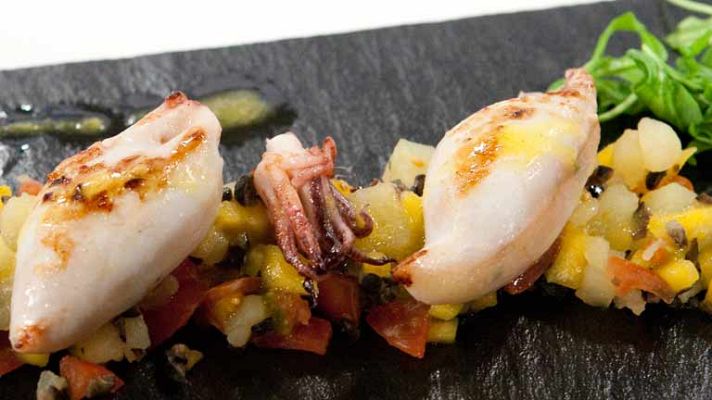 RTVE Cocina - Chipirones rellenos de manzana al ajillo